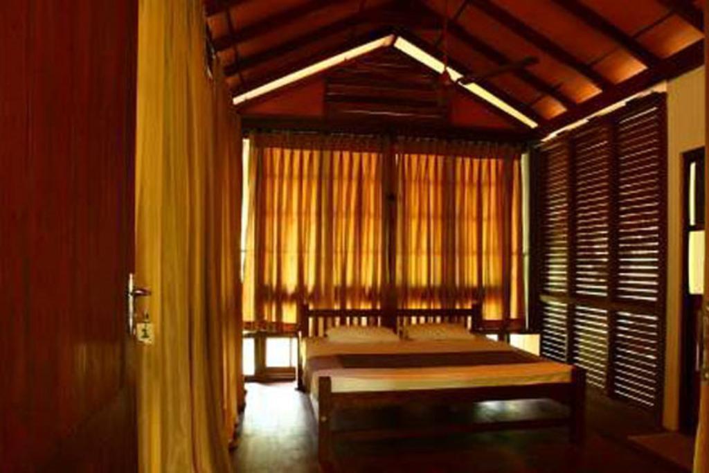 Bandura Kalawana - Rainforest Bungalow Room photo